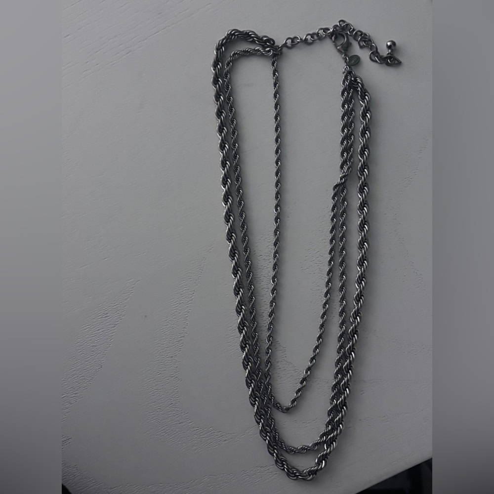 3/20$ Chicos Silver Twisted Chain Stacked Necklace